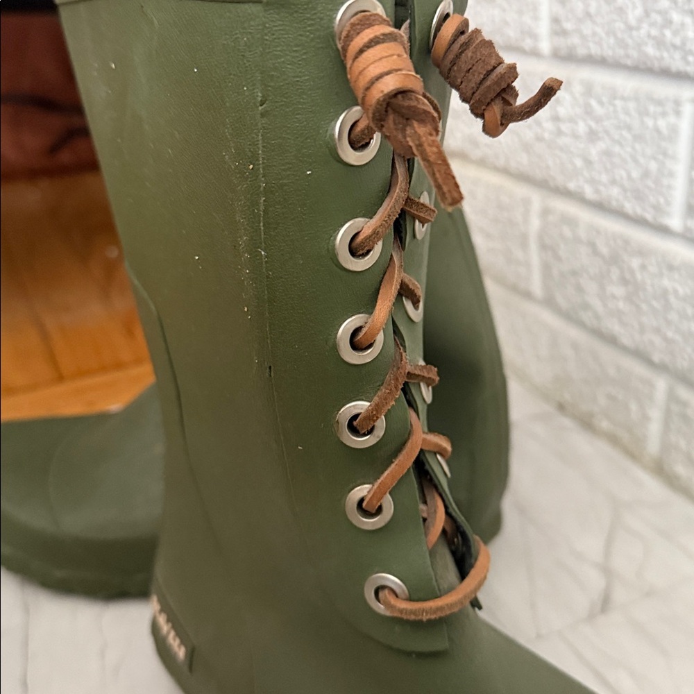 SeaVees Women's Olive Lace-Up Rain Boots - Picture 3 of 6